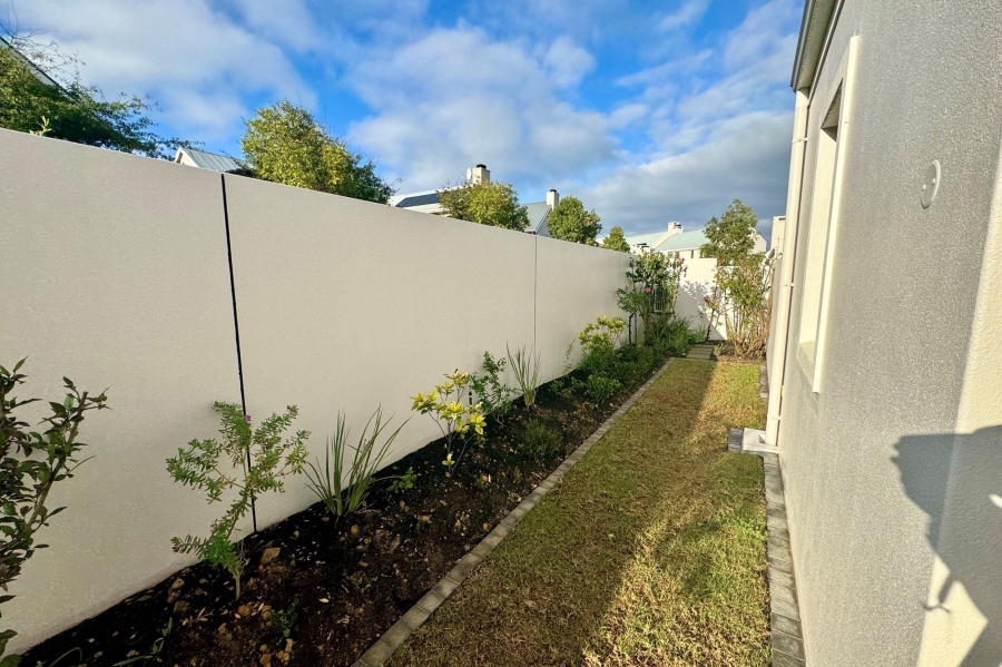 To Let 3 Bedroom Property for Rent in Graanendal Western Cape